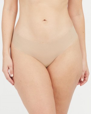 Tanga Spanx Under Statements® Béžový | 5863247-AC