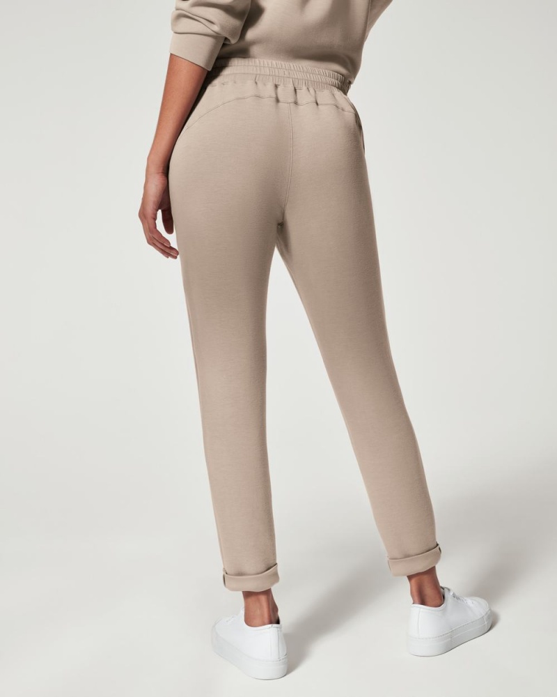 Kalhoty Spanx AirEssentials Tapered Béžový | 9450687-FX