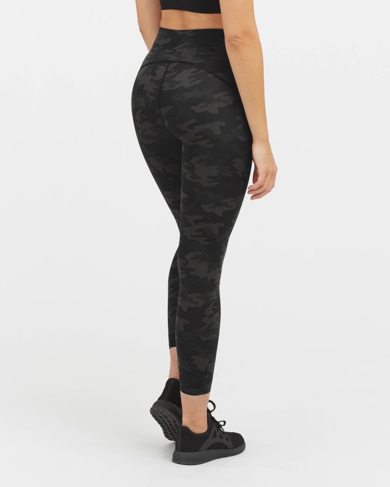 Legíny Spanx Booty Boost® Active Camo 7/8 Černé Maskáčové | 7980265-YN