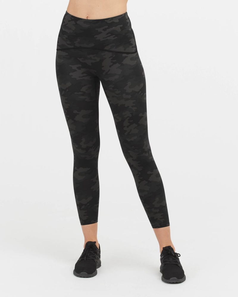 Legíny Spanx Booty Boost® Active Camo 7/8 Černé Maskáčové | 7980265-YN