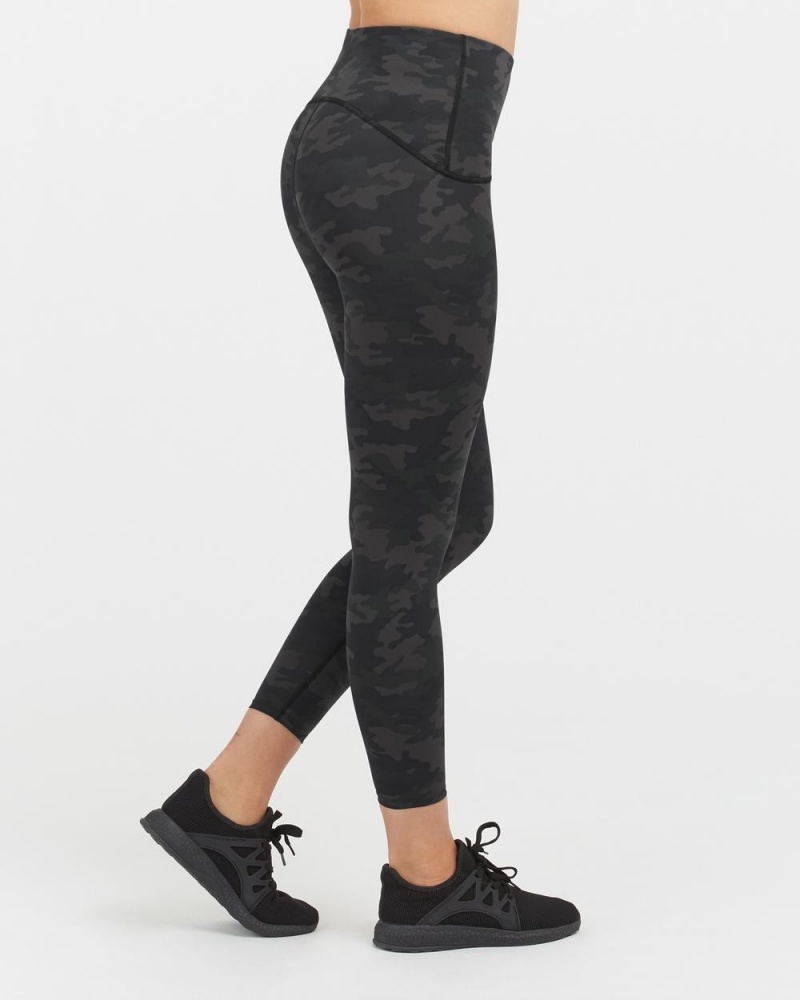 Legíny Spanx Booty Boost® Active Camo 7/8 Černé Maskáčové | 7980265-YN