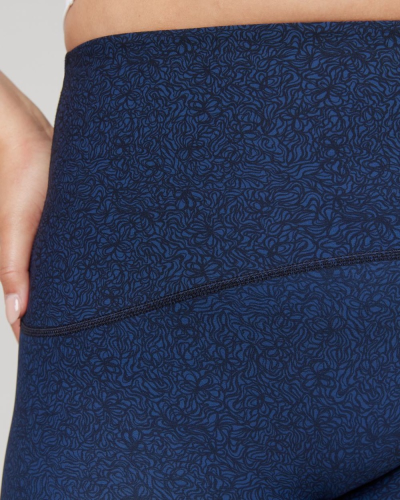 Legíny Spanx Booty Boost® Active Floral Squiggle 7/8 Tmavě Blankyt | 0627398-PG