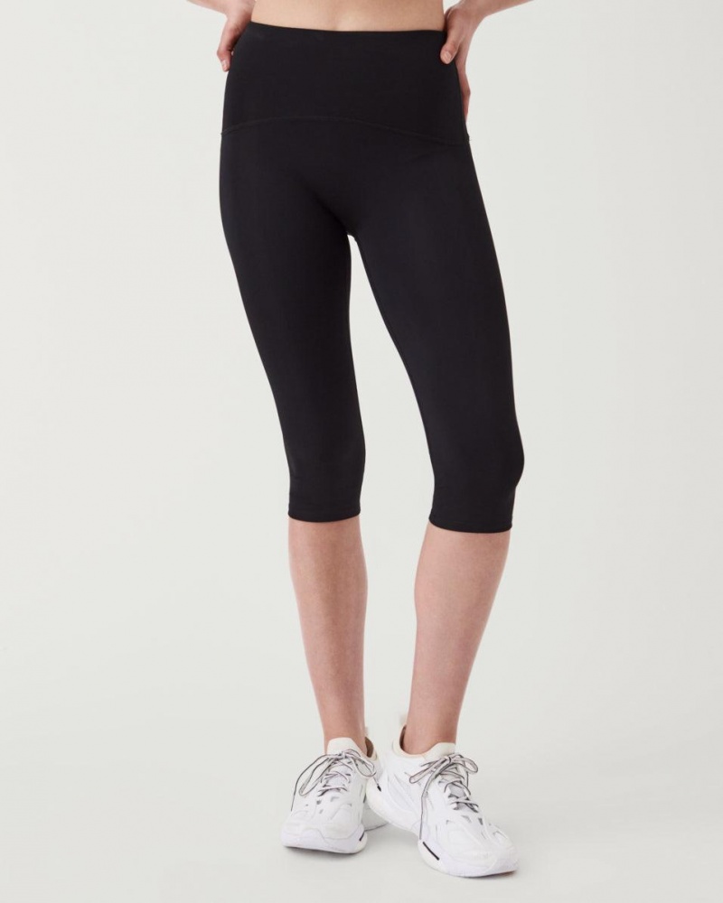 Legíny Spanx Booty Boost® Active Knee Černé | 7405168-SV