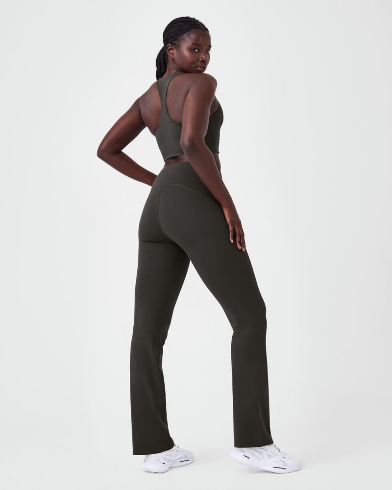 Legíny Spanx Booty Boost® Flare Jóga Olivy Zelené | 7548036-ML