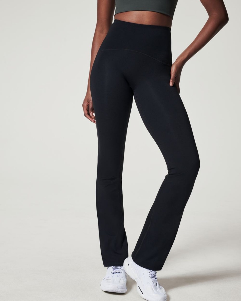 Legíny Spanx Booty Boost® Flare Jóga Černé | 9753864-GD