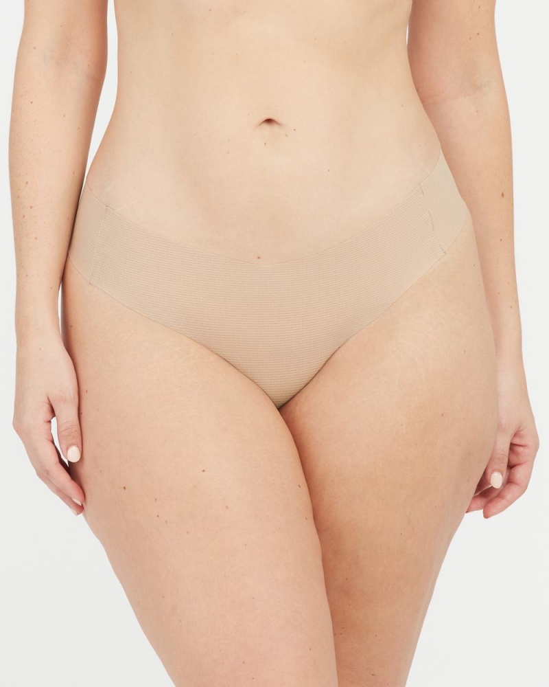 Tanga Spanx Under Statements® Béžový | 5863247-AC