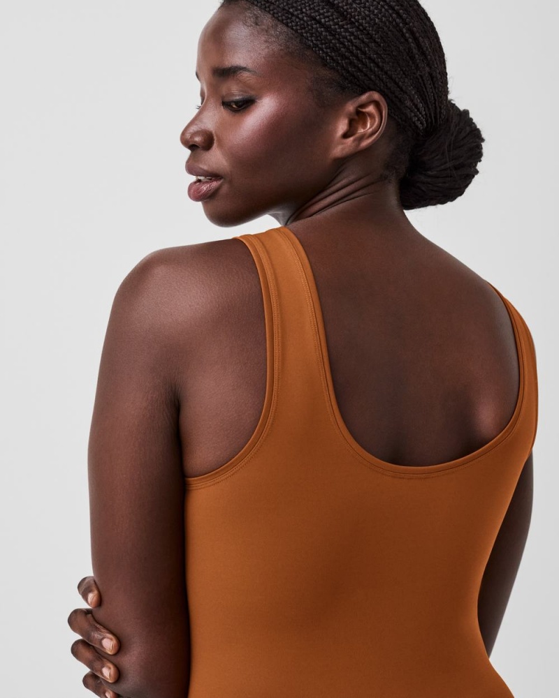 Tílko Spanx The Get Moving Fitted Hnědé | 3596180-ER
