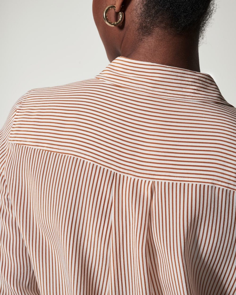 Topy Spanx Low Maintenance Silk Button Down Proužek | 5136890-CM